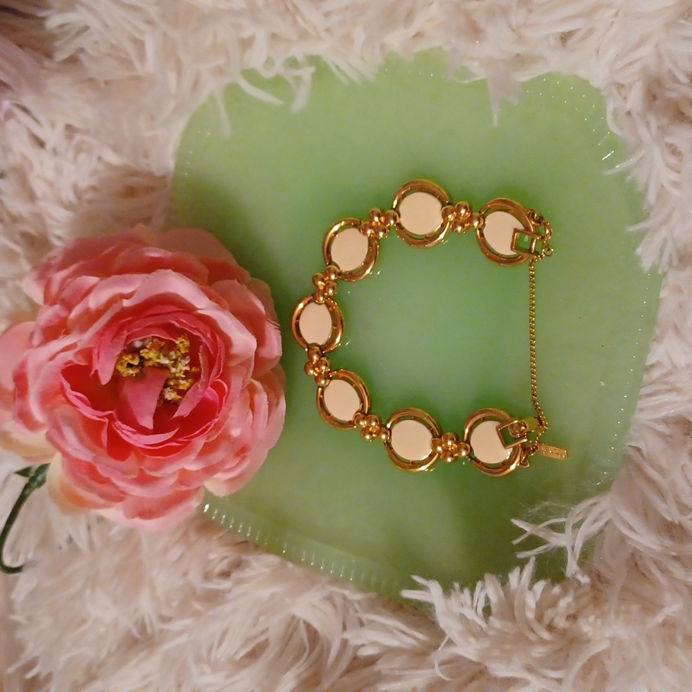 🎀🌷🎀PRICE DROP TODAY ONLY BEAUTIFUL VTG MONET BRACELET